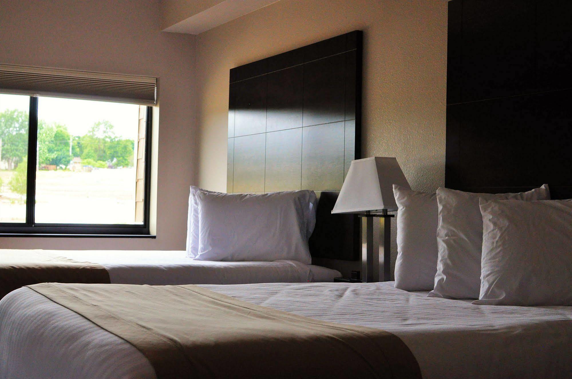 Qube Hotel - Polk City ภายนอก รูปภาพ