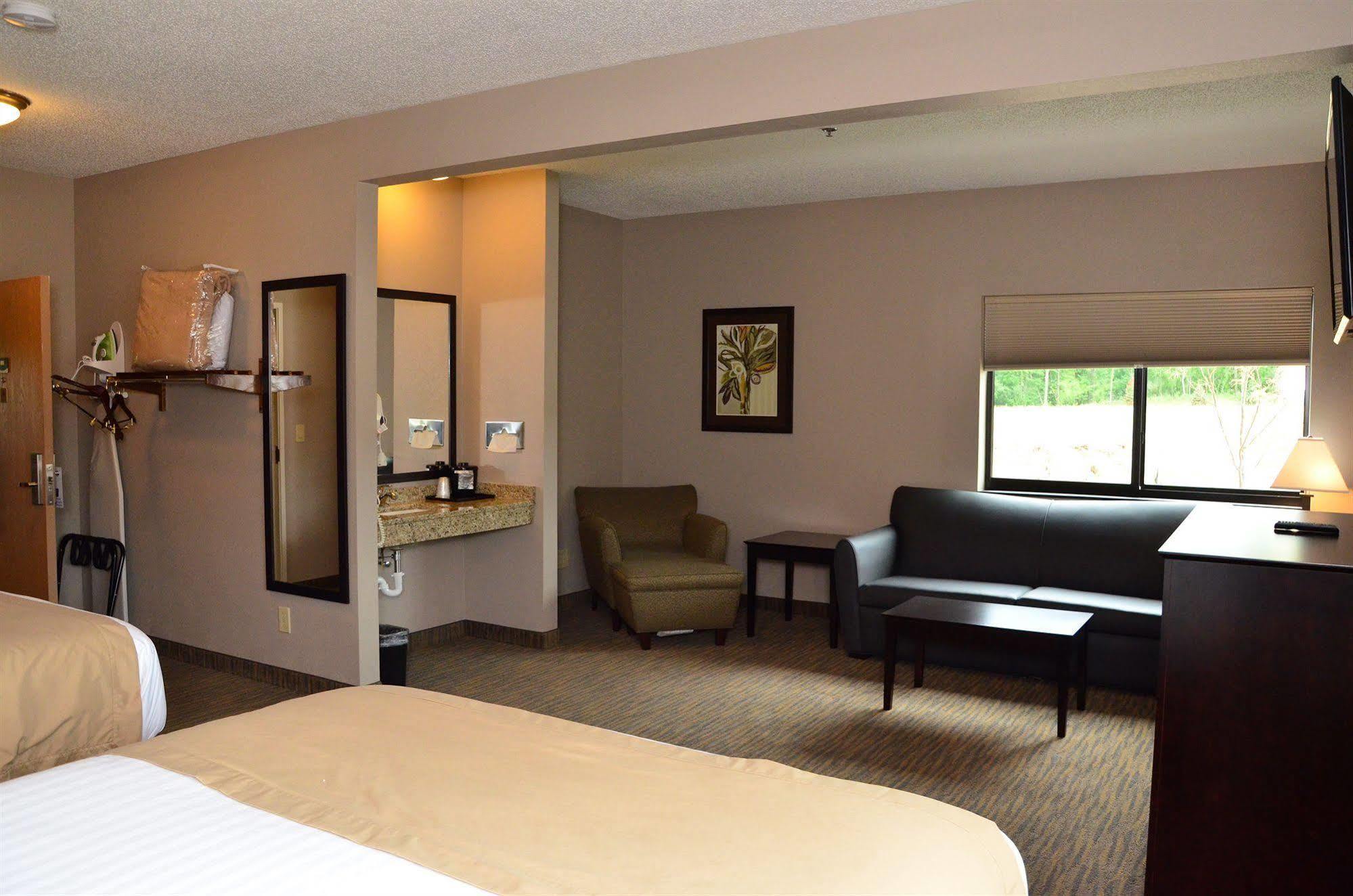 Qube Hotel - Polk City ภายนอก รูปภาพ